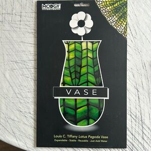 Tiffany Lotus Pagoda Vase (plastic) ￼